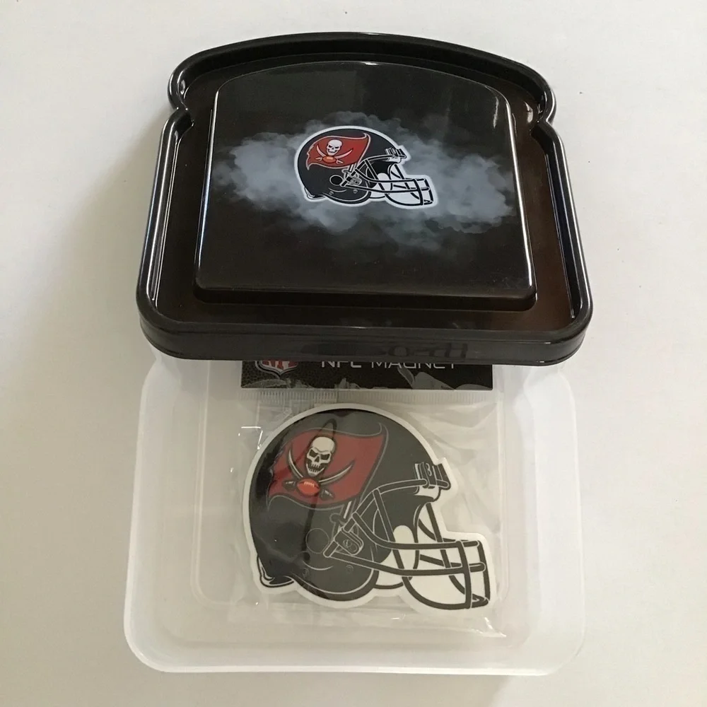 Tampa Bay Bucs Buccaneers NFL Football Helmet Magnet & Sandwich Keeper NFC NEW